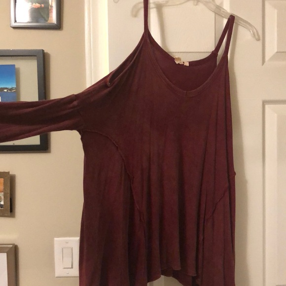 Boho, cold shoulder top! - Picture 2 of 3